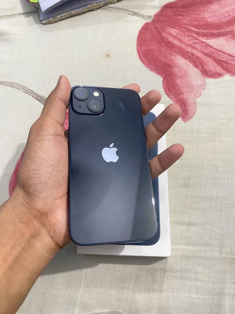 Apple iPhone 13 5