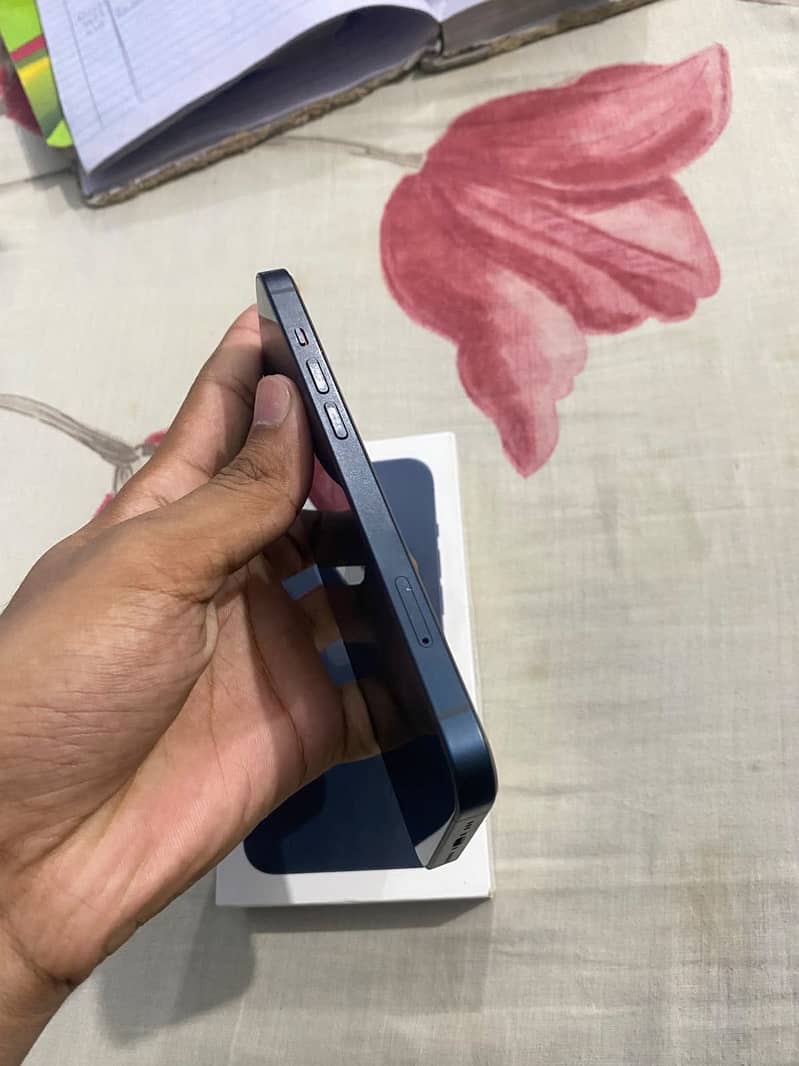 Apple iPhone 13 6