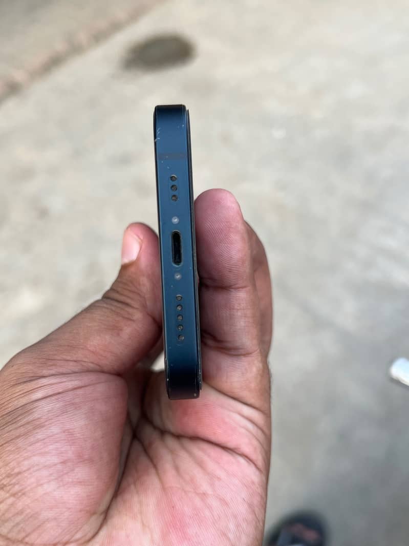 Apple iPhone 13 mini 1