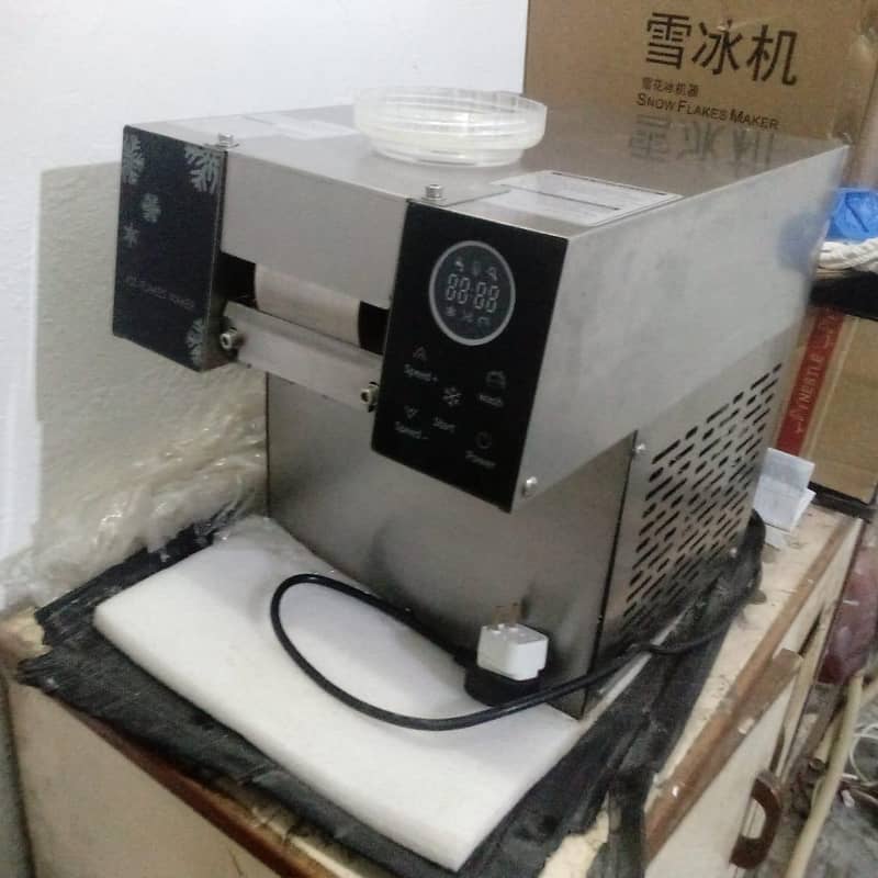 Snowflake ice machine 0