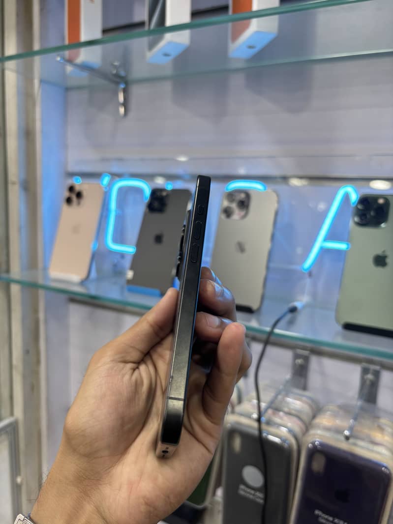 IPhone 15 pro 2