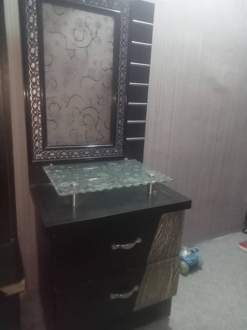 2side tables 1