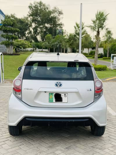 toyota aqua 2011/15 model 03004410925