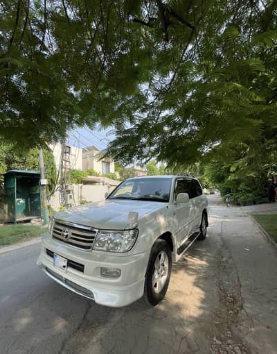 Toyota Land Cruiser 2004 Model