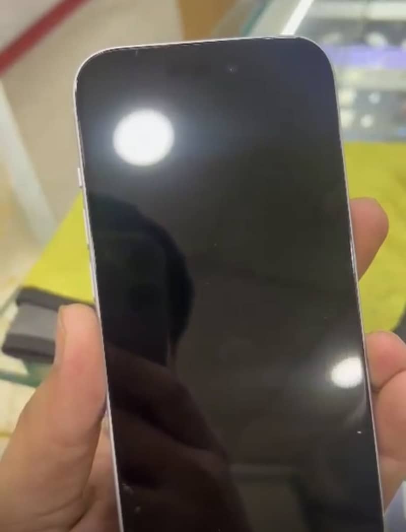 iPhone 15 3