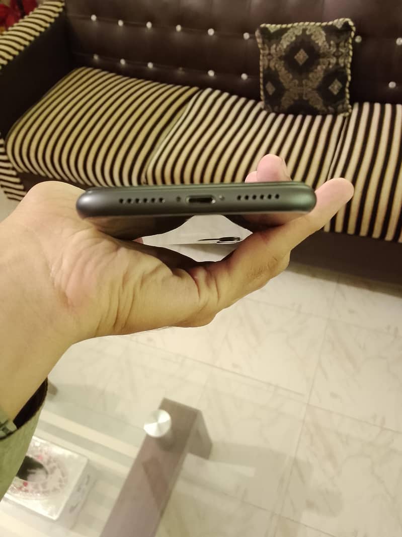Apple iPhone 11 3