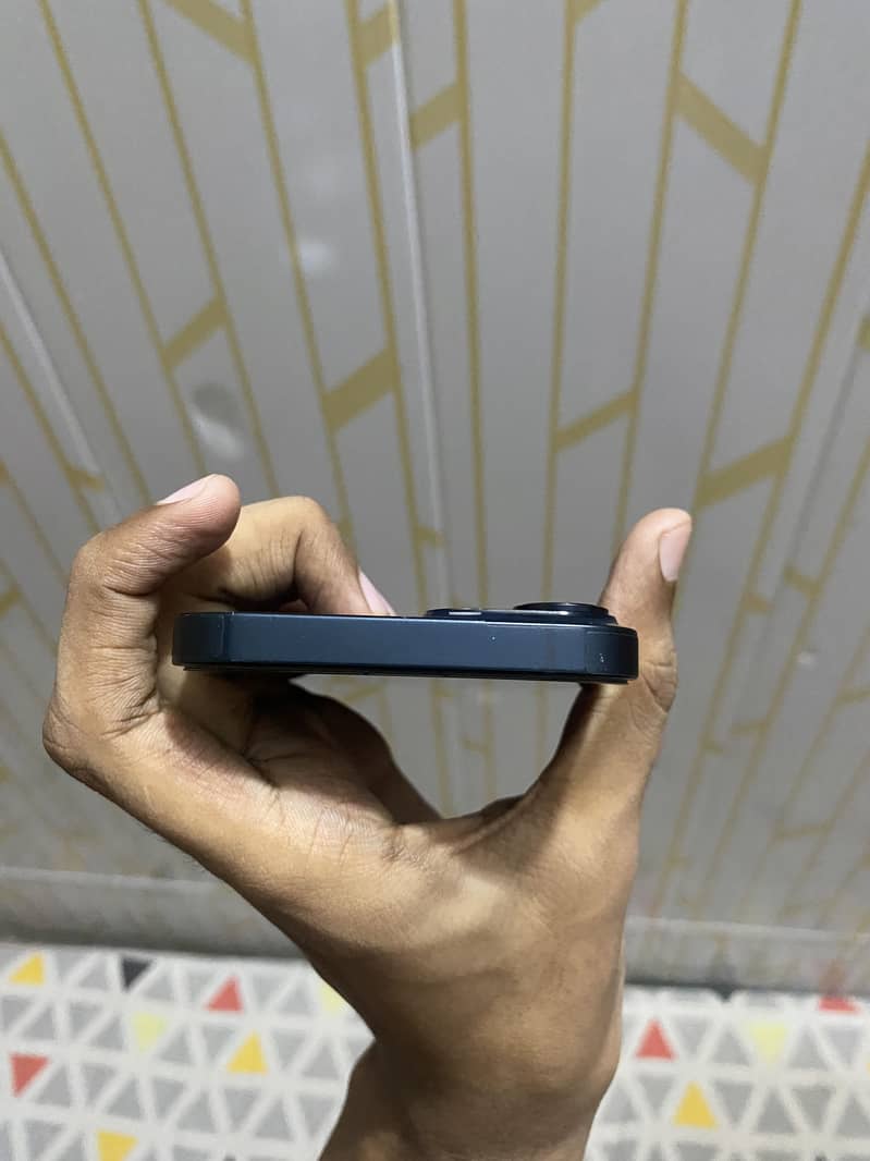 Apple iPhone 14 3