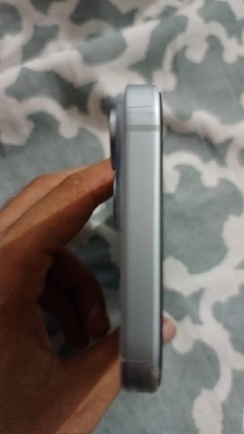 Apple iPhone 15 6
