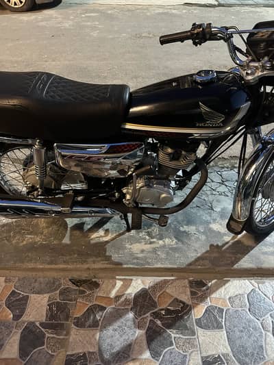 Honda cg 125 self special total genuine bike