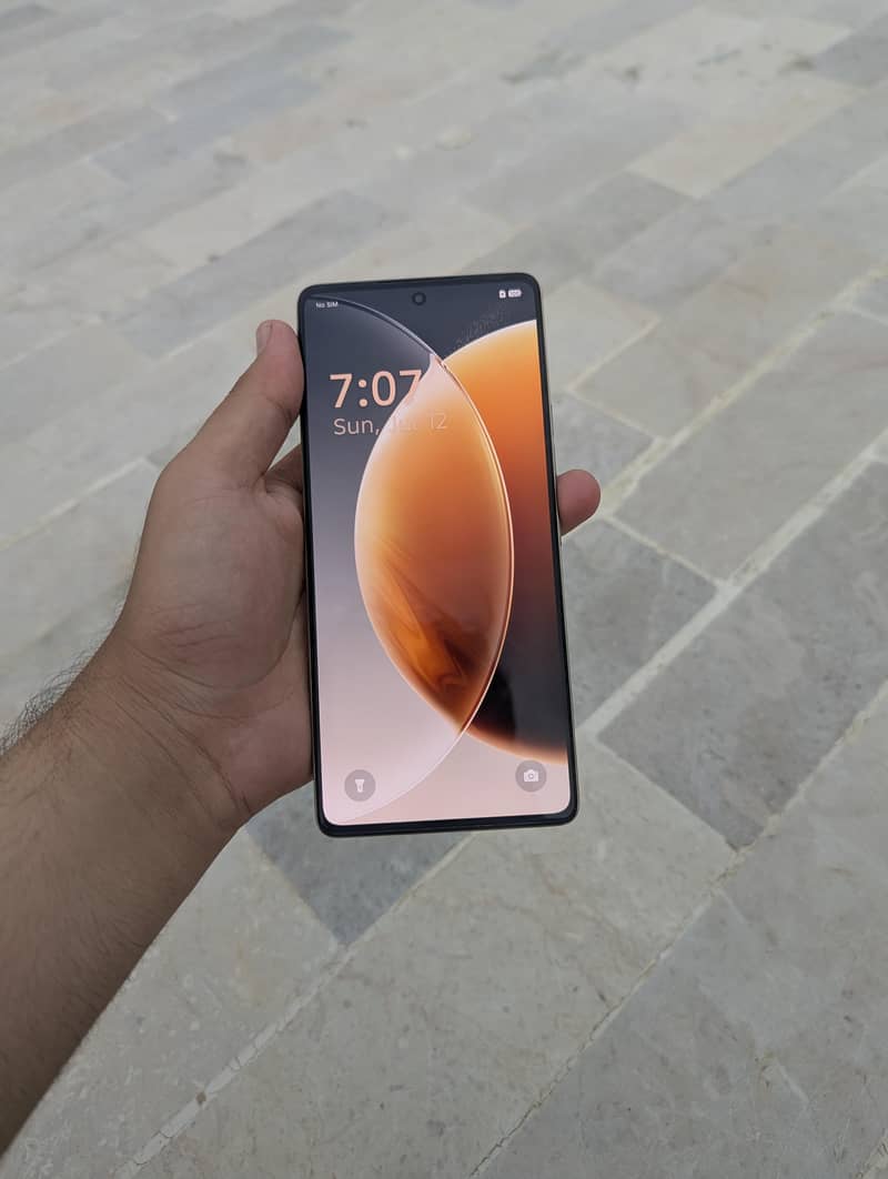 Tecno CAMON 30 1