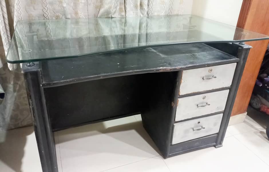 Computer table with chair 0