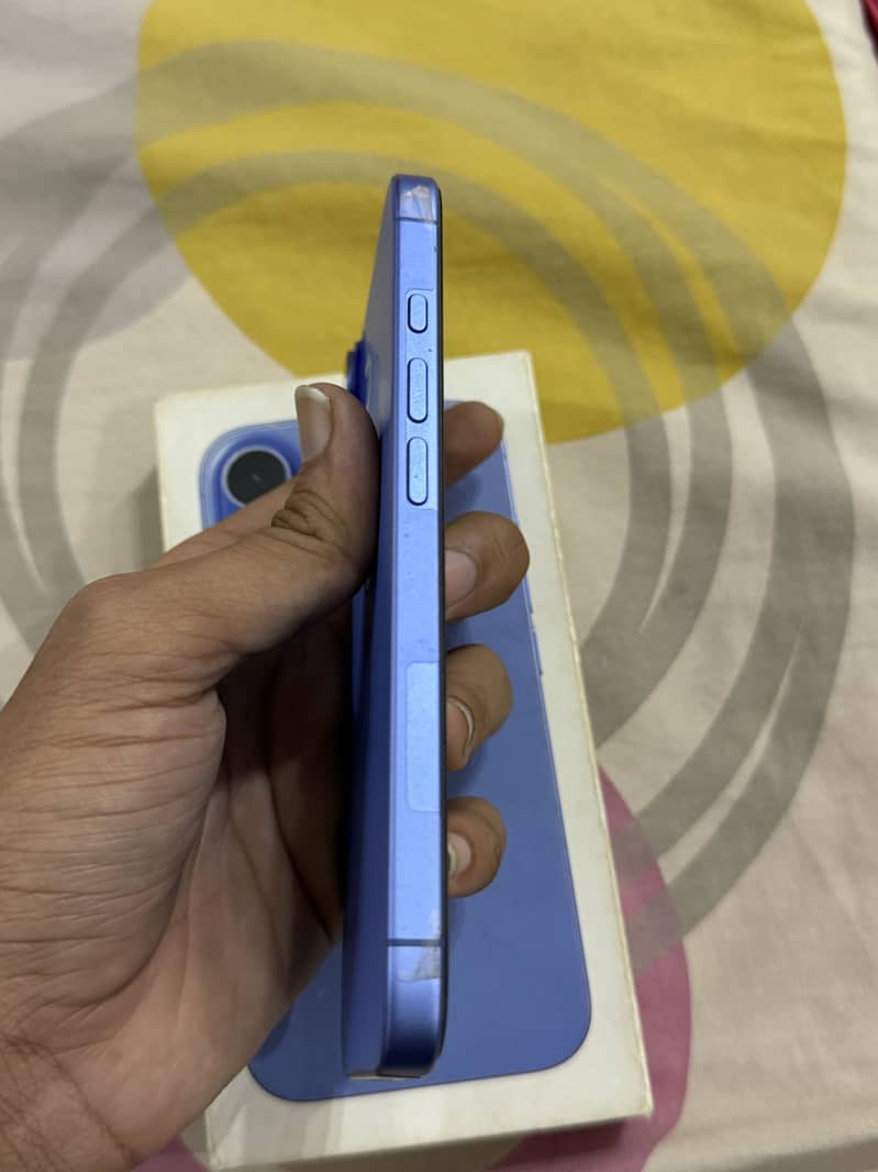 Apple iPhone 16 2