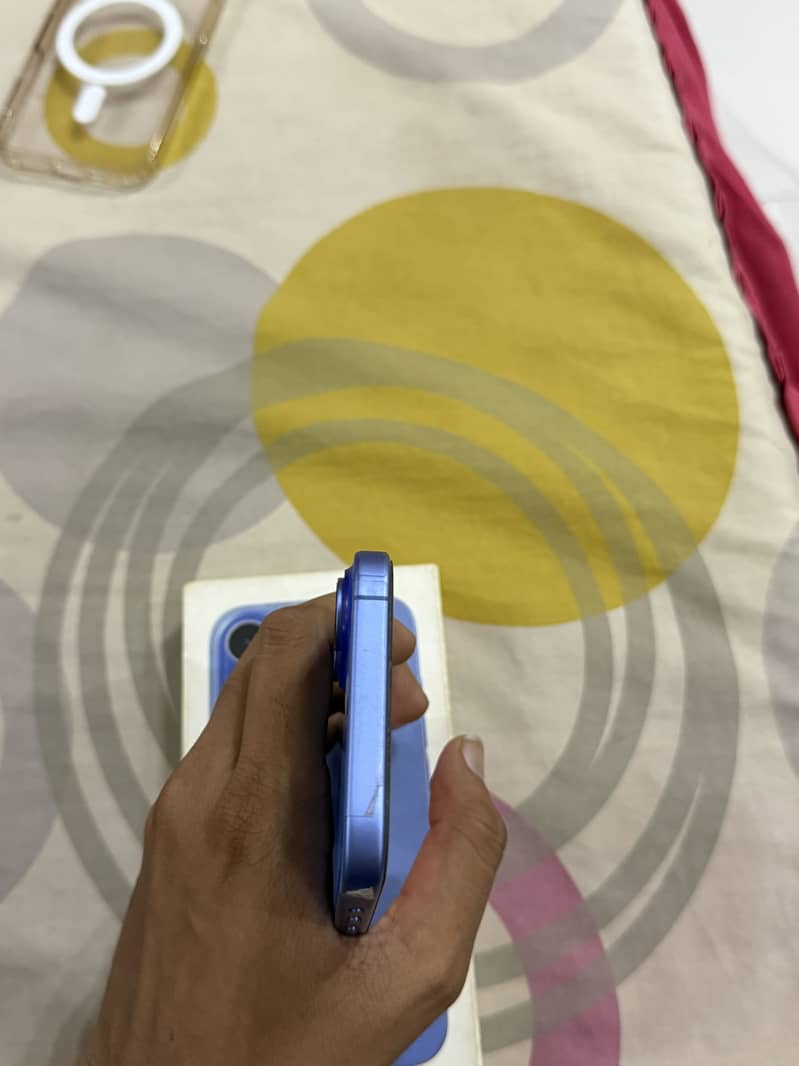 Apple iPhone 16 4