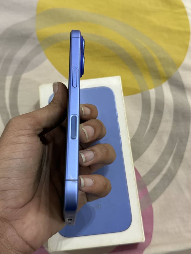 Apple iPhone 16 5