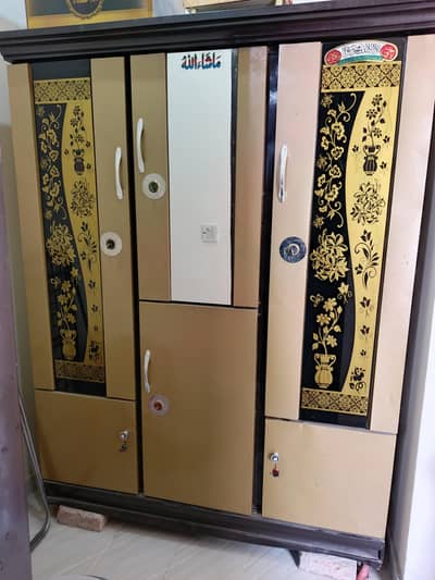 Safe Almari with Locker & Hanging Space – Good Condition