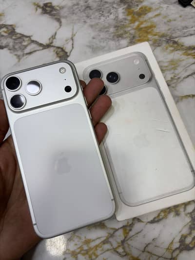 I phone 17 pro max 256 battery 100 e sim chlni h abhi