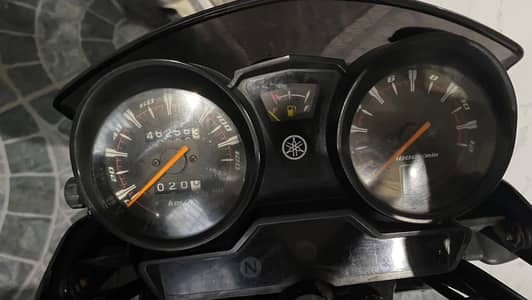 Yamaha YBR 125 2018, Black colour with orange rims. Self start.