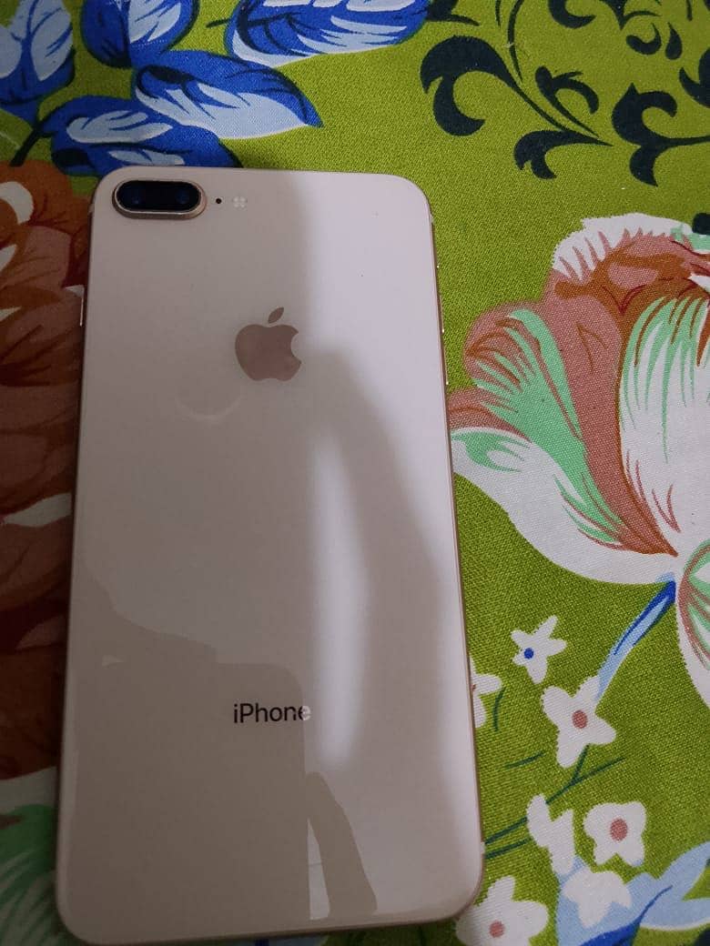 Apple iPhone 8 Plus 4