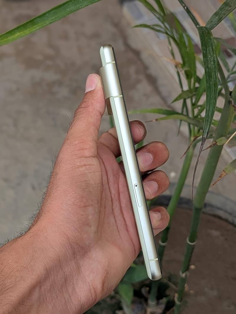 Google Pixel 7 4