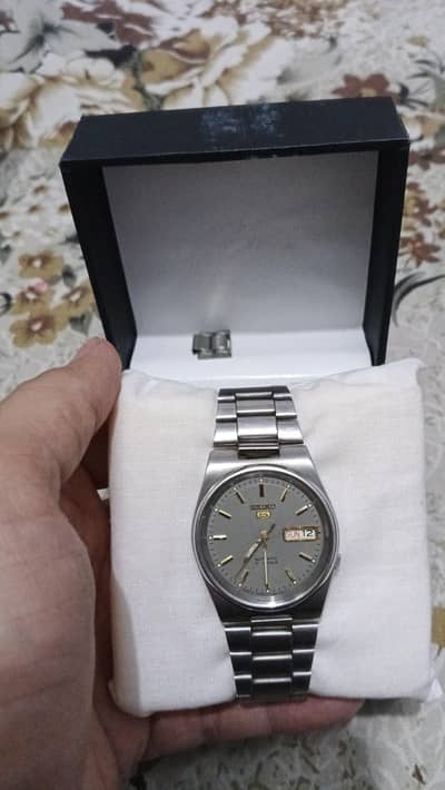 best condition and it's a automatic watch, no cells needed ever