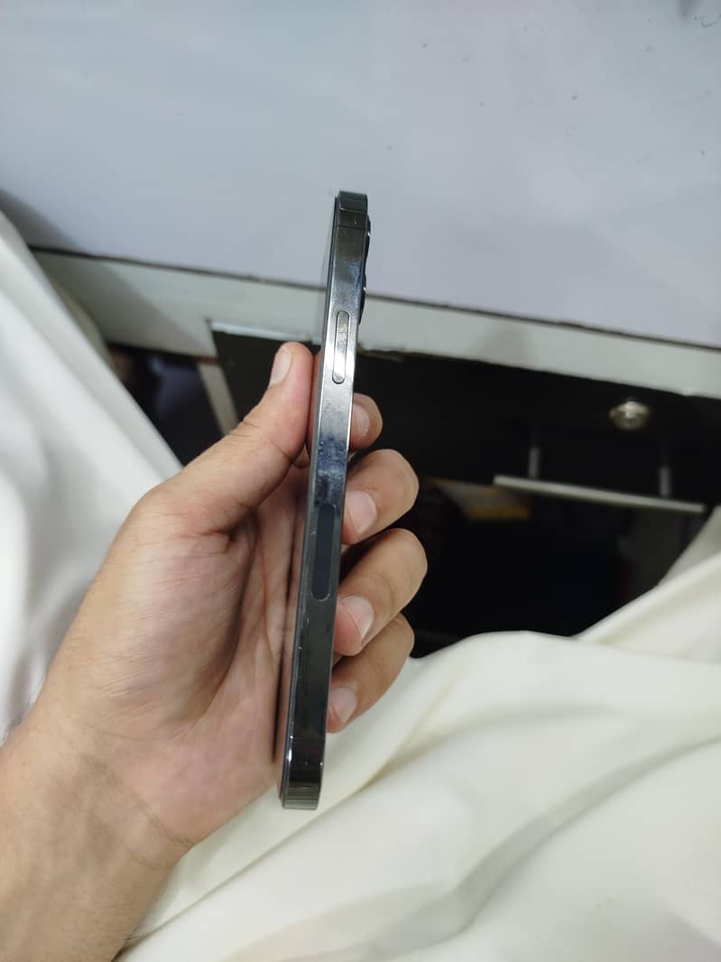 Apple iPhone 12 Pro 1