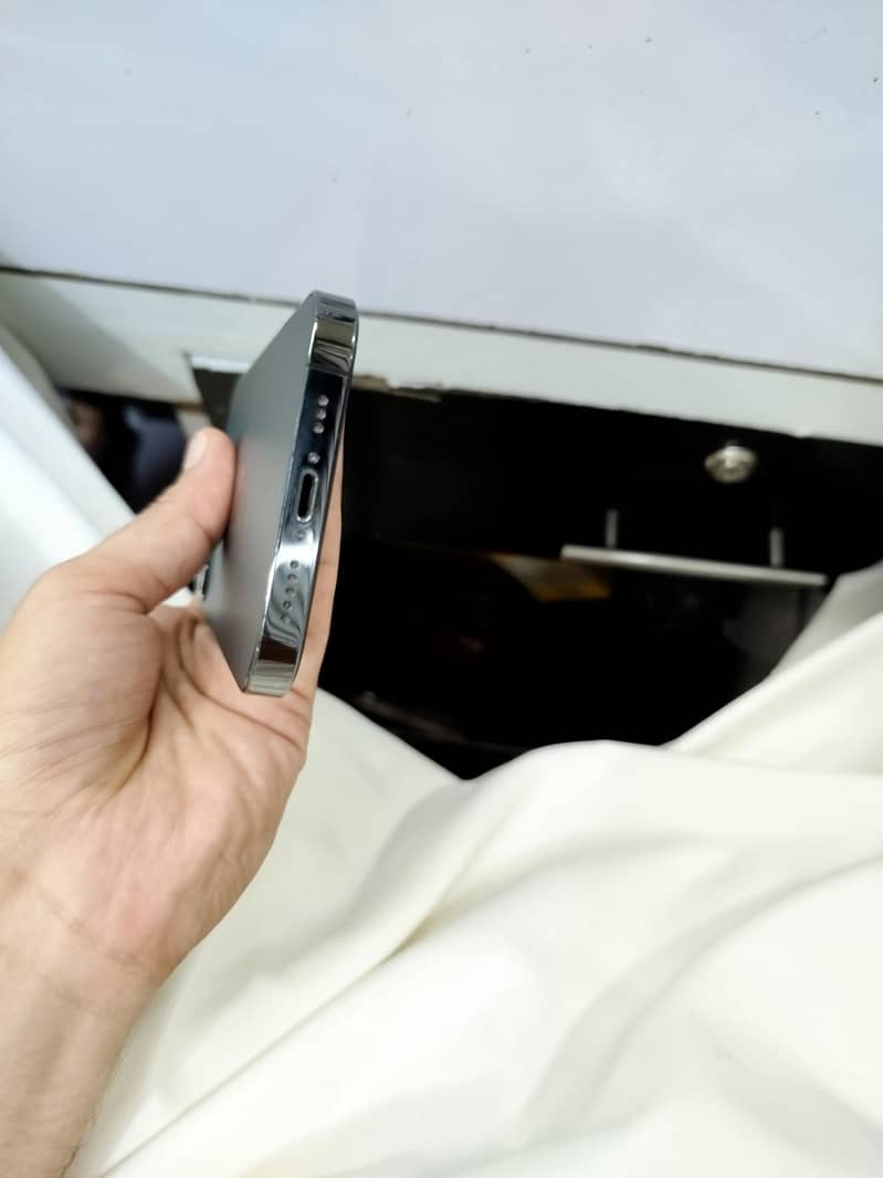Apple iPhone 12 Pro 2