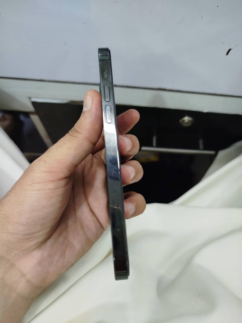 Apple iPhone 12 Pro 4