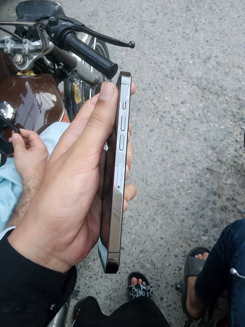 Apple iPhone 13 Pro 0