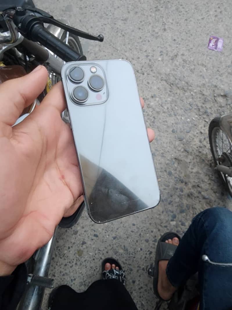 Apple iPhone 13 Pro 1