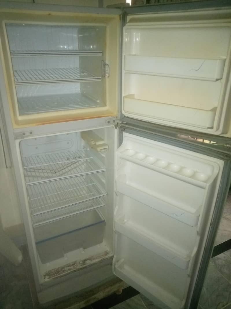 Dawlance Refrigerator 0