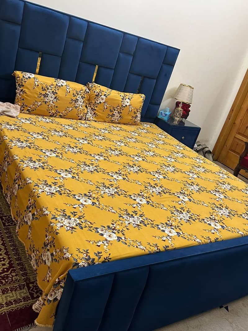 bed dressing side table 0