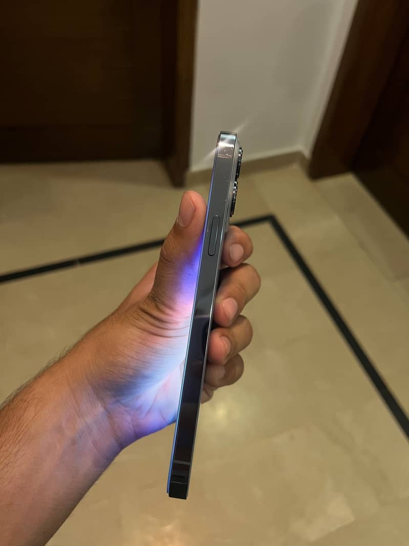 Apple iPhone 13 Pro Max 8