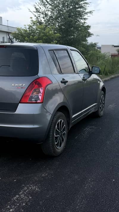 Suzuki Swift 2012 DX (Neat & Clean]