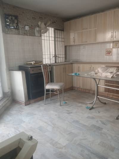 6 Marla Upper portion semi Furnished Beautiful Location Near tu Jail road Sidique Trade center