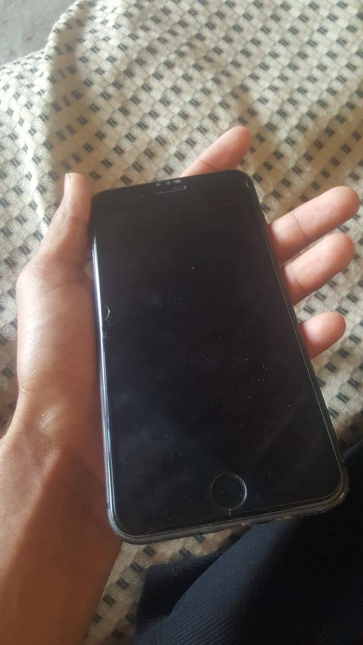 Apple iPhone 8 Plus 1