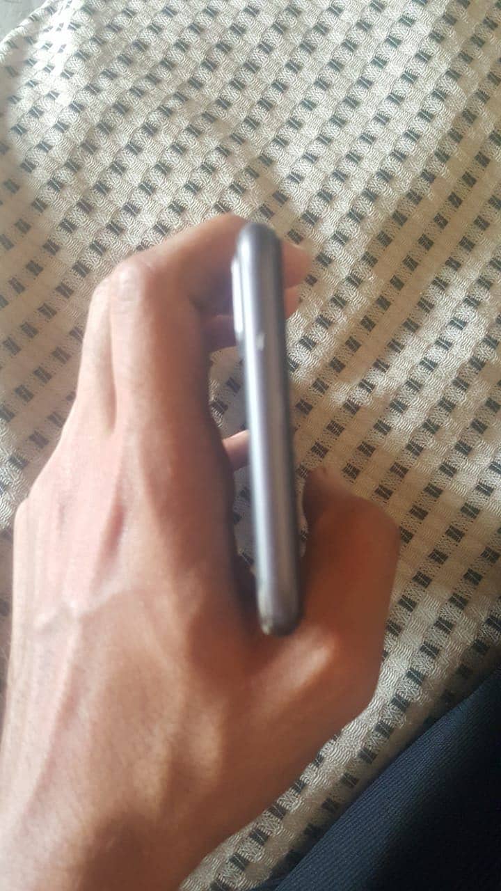Apple iPhone 8 Plus 3