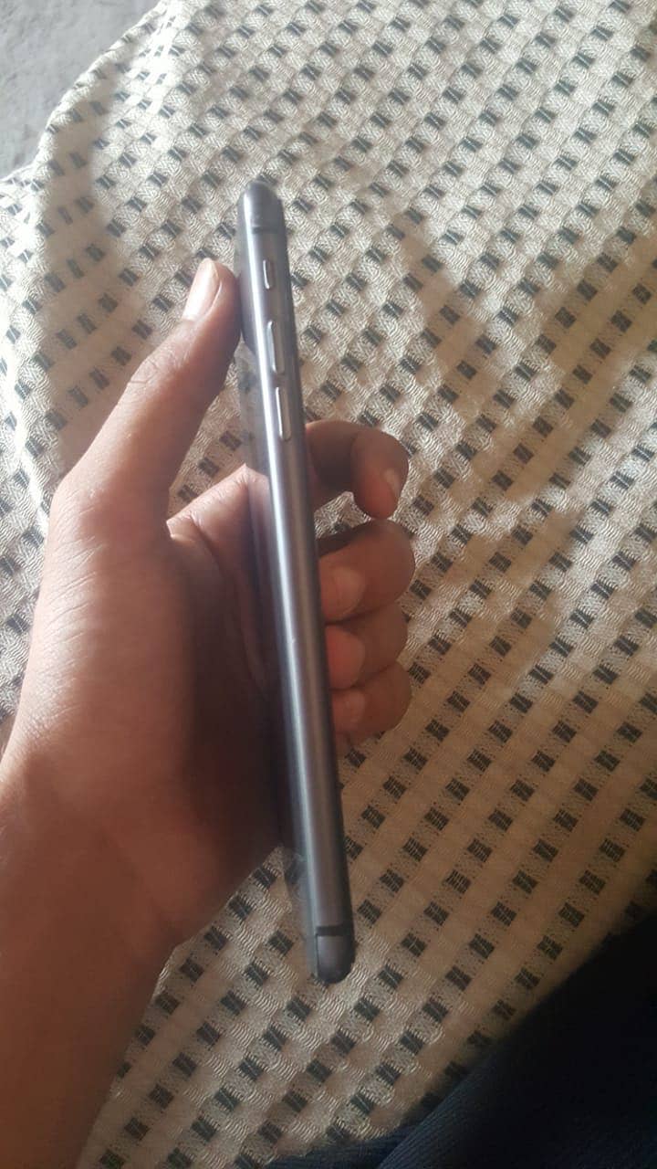 Apple iPhone 8 Plus 4