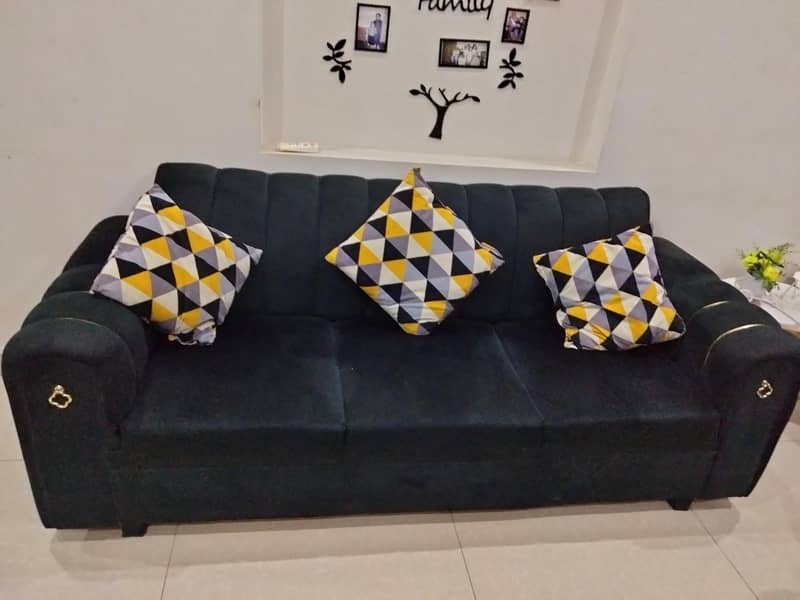 6 seater sofa + table 1