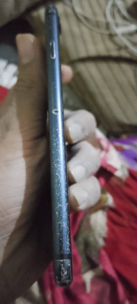 Apple iPhone 7 3
