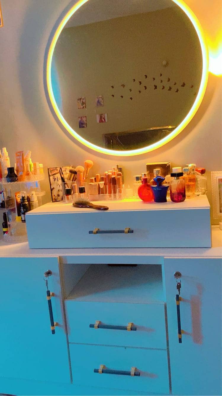 Dressing table 0