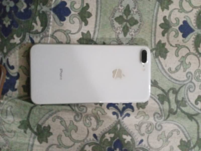 Apple iPhone 8 Plus 1
