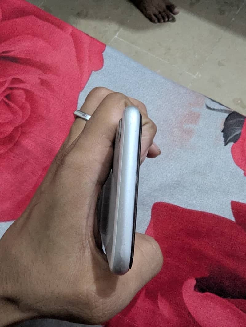 Apple iPhone SE 6