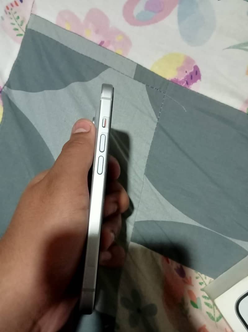 Apple iPhone 15 2
