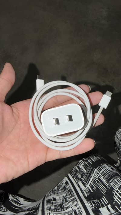 iphone 17 pro 20W original charger and cable