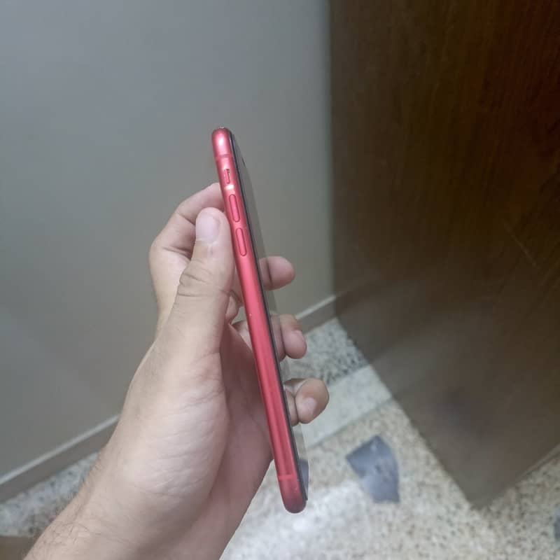 Apple iPhone 11 4