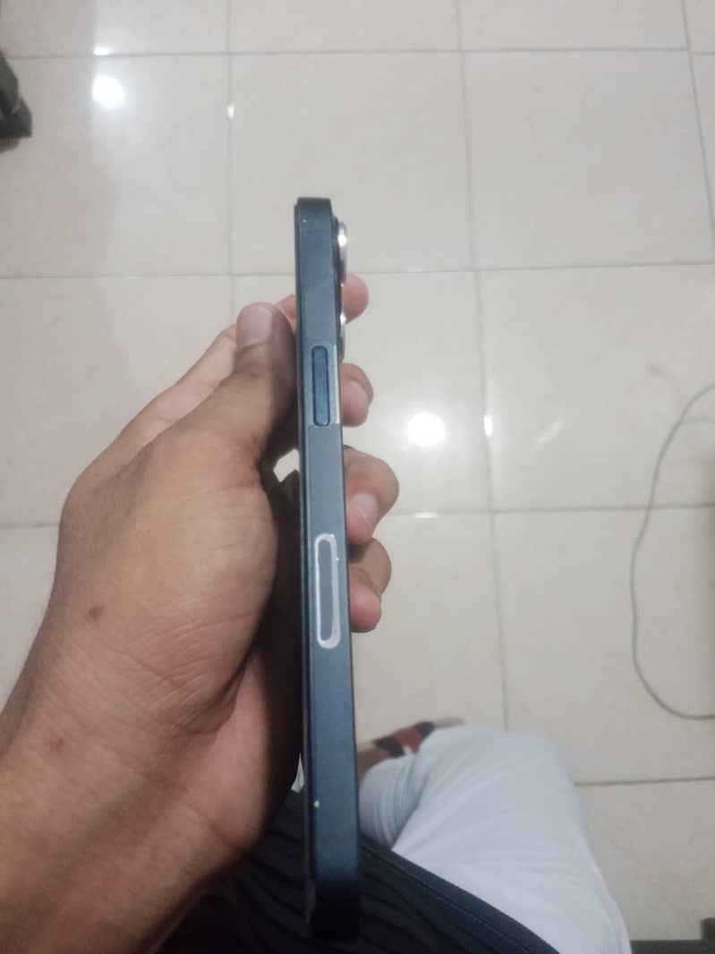 Apple iPhone 13 2