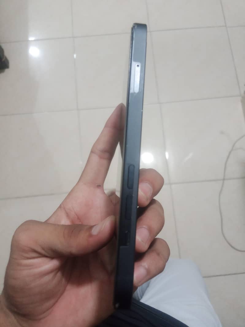 Apple iPhone 13 4