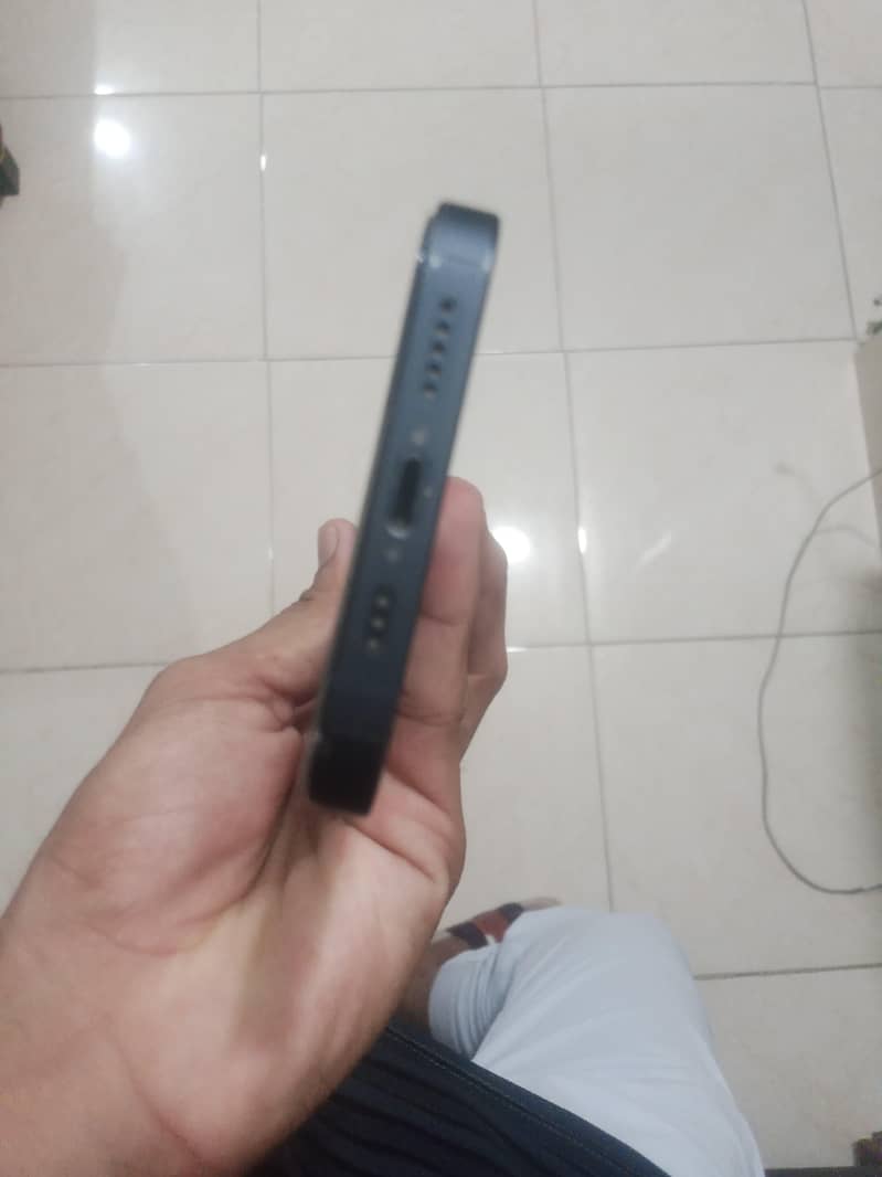 Apple iPhone 13 5
