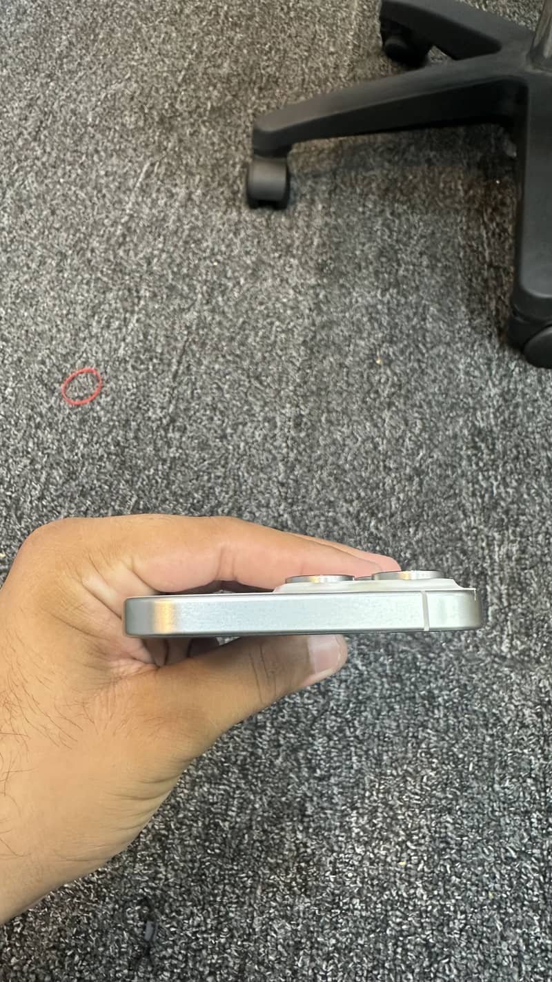 Apple iPhone 15 Pro Max 2