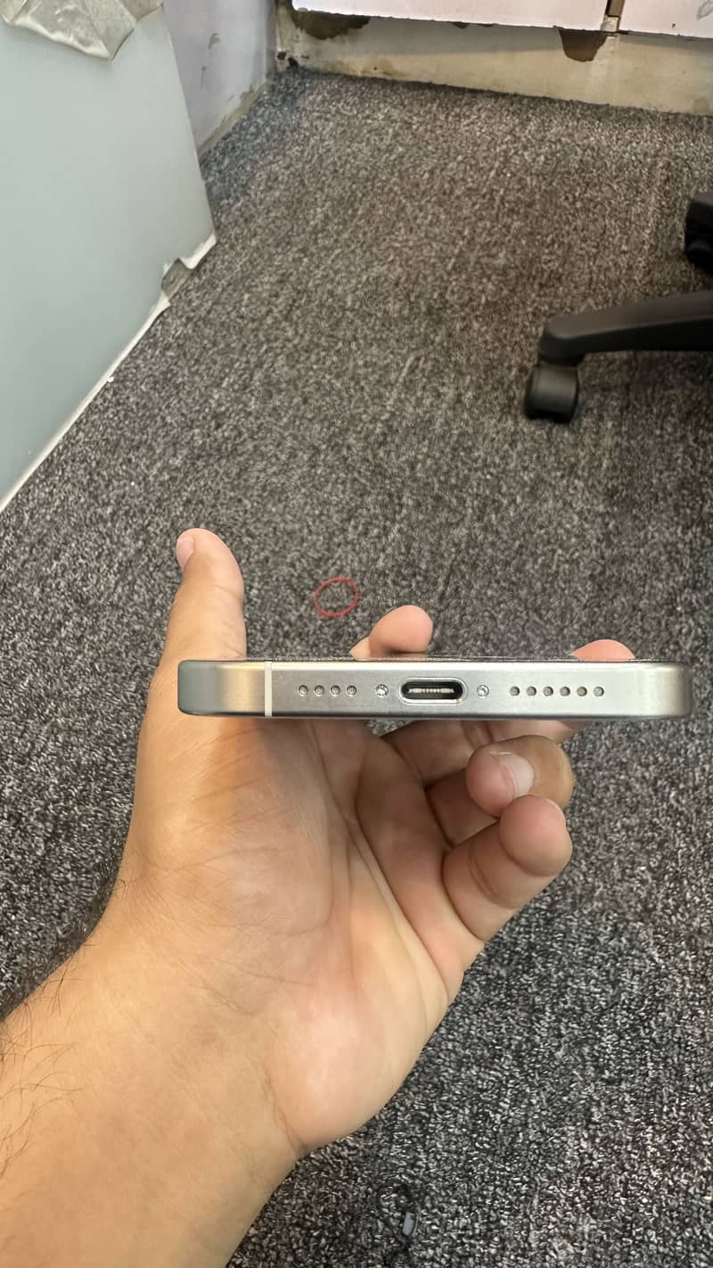 Apple iPhone 15 Pro Max 3
